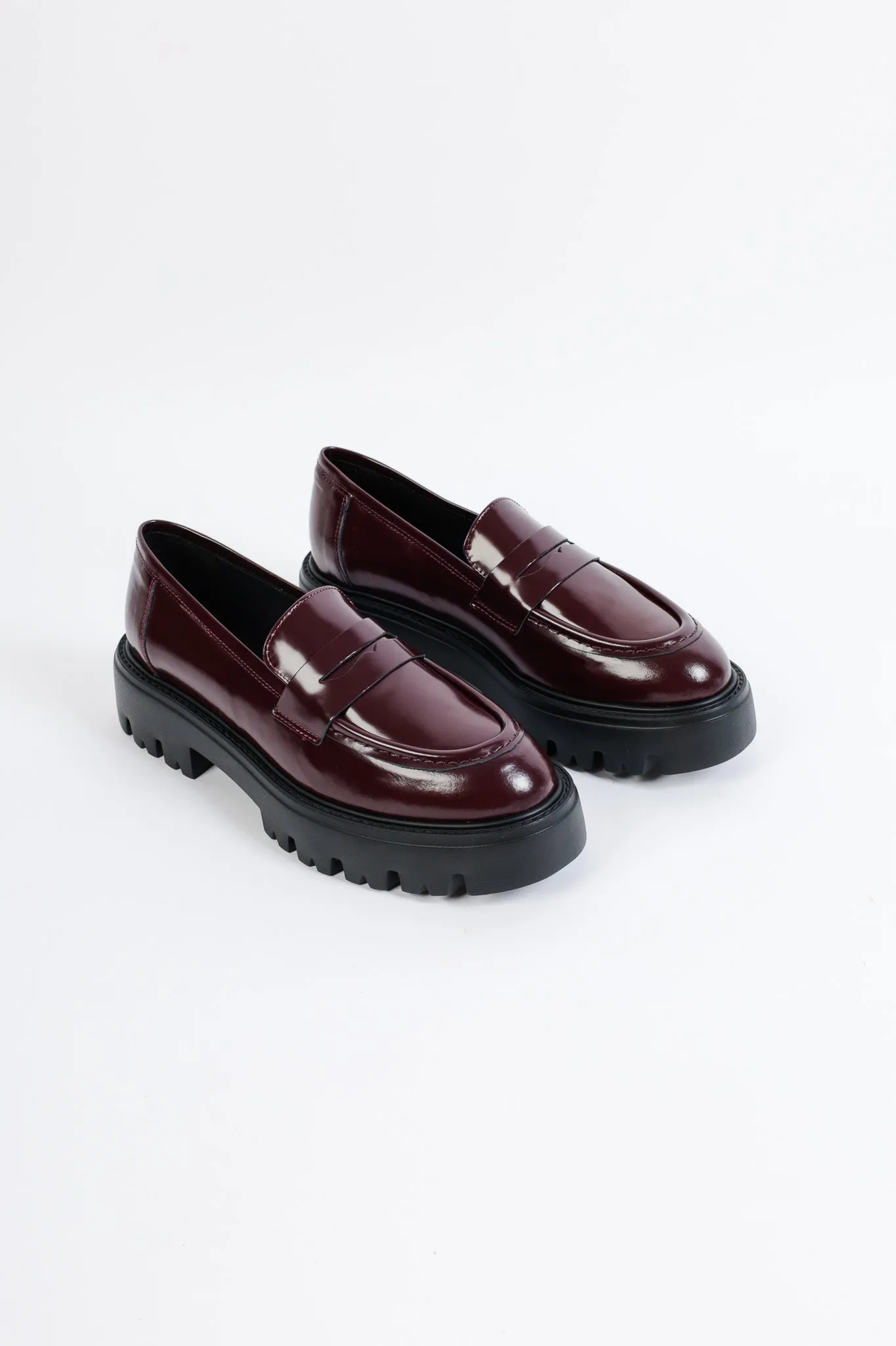 LISSY BORDEAUX- Extra Light Round Toe Loafer